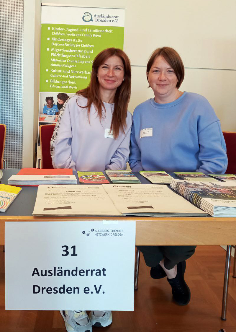 Natalie (l.) und Irina beim Treffen des Alleinerziehenden Netzwerk Dresden im Rathaus | Foto: Ermira Shala